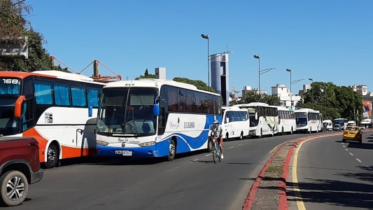 Paralizados por la pandemia, transportistas de turismo piden medidas de emergencia