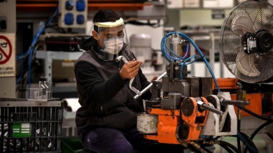 La economía cayó 7,4% interanual en octubre, pero mejoró 1,9% respecto de septiembre