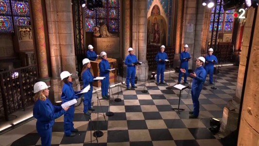 Emotivo primer concierto navideño en Notre Dame desde el incendio