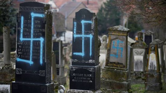 Profanaron tumbas de un cementerio judío en Francia