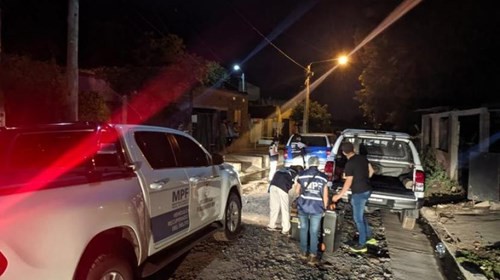 "¡Me muero!", gritó un hombre que se desplomó en la vereda de su casa apuñalado por su pareja en Tucumán