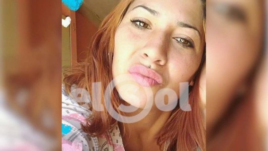 Una mujer prendió fuego a su ex y a la actual pareja del hombre en una parada de colectivos