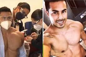 El médico que se hizo viral por mostrar sus músculos al recibir la vacuna contra el coronavirus