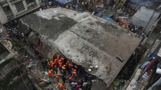 Al menos 20 personas murieron tras el derrumbe de un crematorio en India