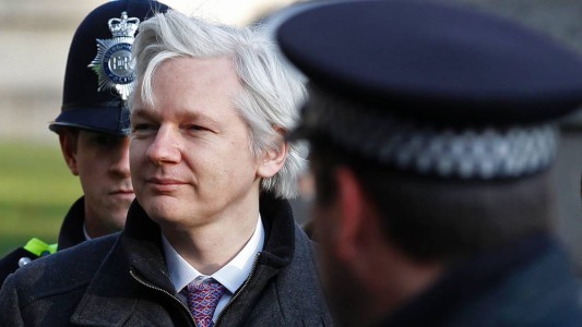 Snowden celebra el rechazo de la Justicia británica a extraditar a Assange a EE.UU.