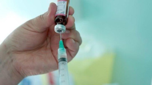 Investigan la muerte súbita de una enfermera tras recibir la vacuna contra el coronavirus