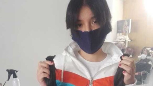 La joven que vendió su pelo para comprar oxígeno para su abuelo con coronavirus