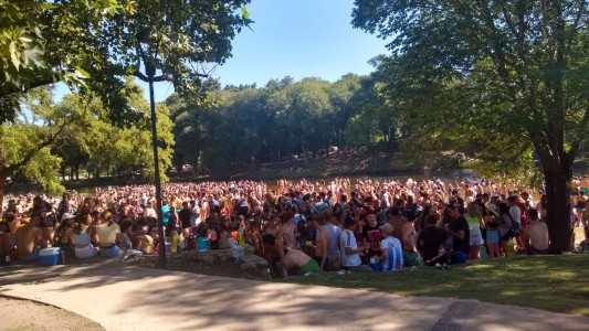 Masivo encuentro de jóvenes en un balneario de Santa Rosa