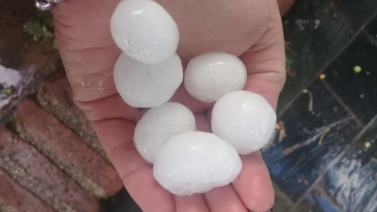Córdoba: una granizada impresionante tiñó de blanco la localidad de Nono