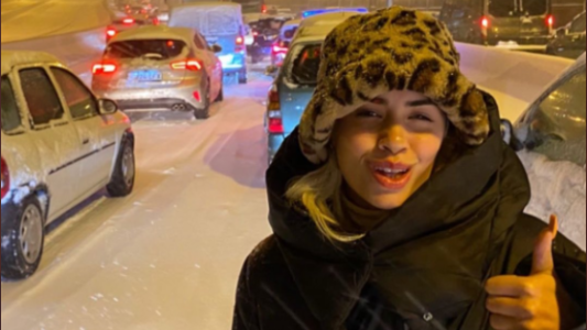 El mal momento de Lali Espósito que pasó 10 horas varada por la nieve en Madrid