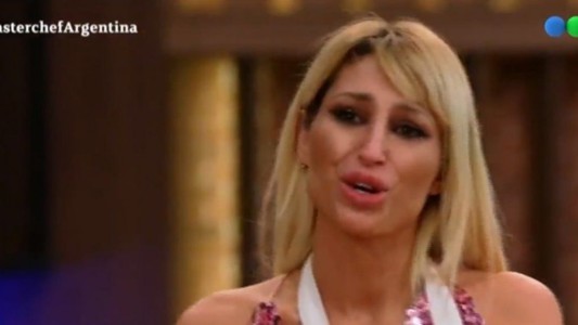 Vicky Xipolitakis tras quedar eliminada le regaló su portaligas a Germán Martitegui