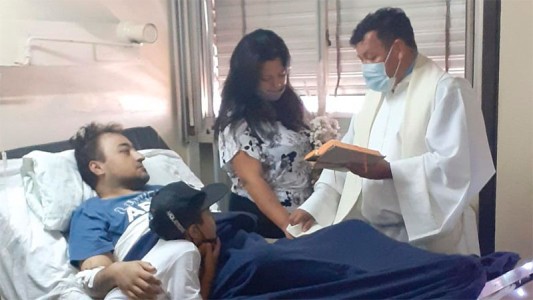 Un paciente con leucemia se casó en un hospital de Paraná