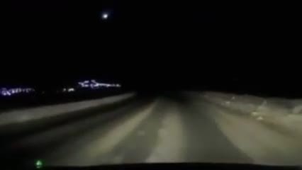 Video: el momento en que un meteorito explota en el cielo de Rusia