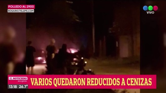 Pirómanos sueltos en Rosario: vecinos lograron salvar algunos coches