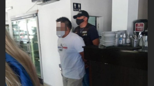 Simularon ser clientes para detener a un prófugo que abusó de su hija de 3 años