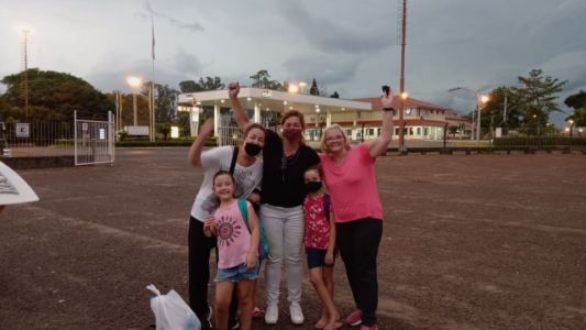 La odisea de una familia en el limbo entre fronteras