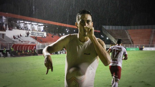 De familia: golazo y expulsión del primo de Messi