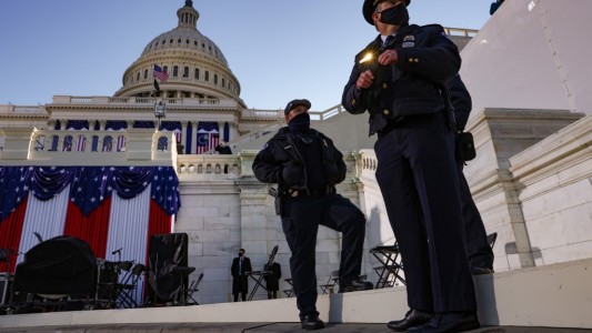 Con Washington militarizada, Biden asume y Estados Unidos deja atrás la era Trump