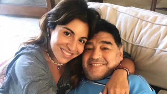 Gianinna difundió un chat privado para demostrar que no dejó solo a Diego Maradona