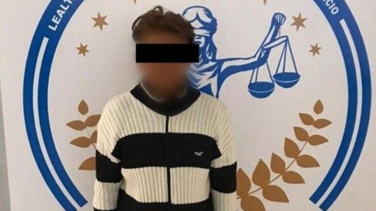 Condenan a una mujer por quemarle las manos a su hija de 4 años porque "no le hacía caso"