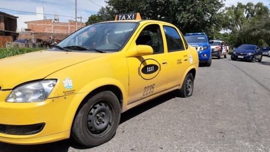 Córdoba: robó un taxi, le disparó a la policía y se arrojó a un canal