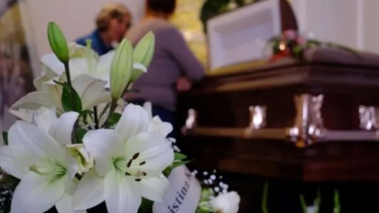 "Es un milagro": una mujer empezó a respirar en su funeral