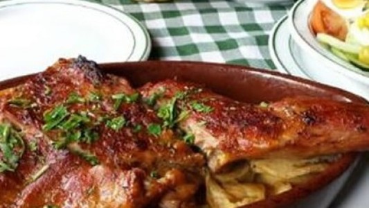 Polémica por una cena de casi $ 9.000 dónde cobraron hasta el hielo