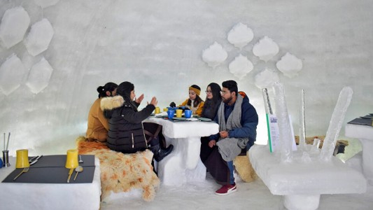 Inauguran una cafetería adentro de un iglú en India