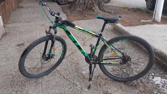 Detuvieron a dos delincuentes que vendían bicicletas robadas por internet