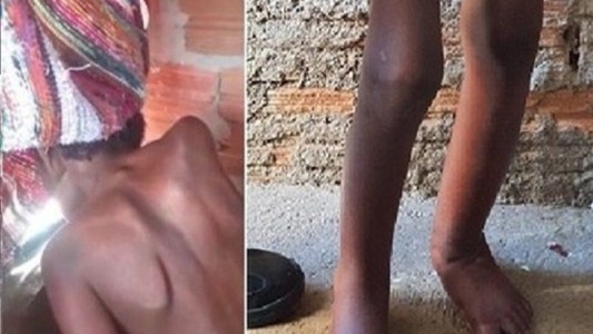 Video: hallaron a un nene de 11 años encadenado dentro de un barril