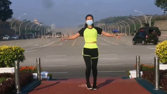 La explicación de la profe que hizo aerobics durante un golpe de estado