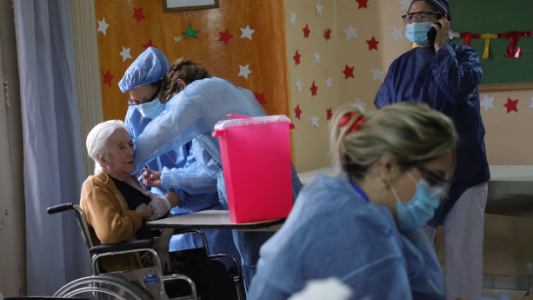 Coronavirus: comenzó la vacunación para mayores de 65 años en geriátricos de Córdoba