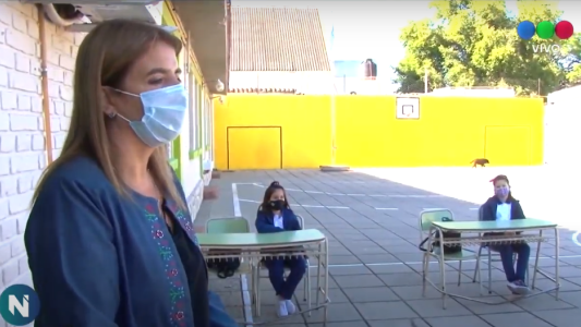 "Tengo una emoción muy grande": la reacción de una directora al oír la campana de la escuela