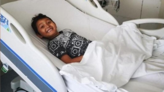 Una familia rifa su casa para pagar el tratamiento contra el cáncer de su hijo de 5 años