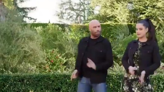 Jonh Travolta  recreó un mítico baile de "Greace" con su hija mayor