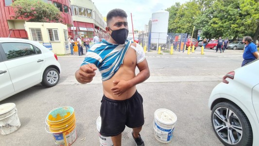 Un policía vació el cargador de su pistola contra un grupo de vecinos, hay un herido grave