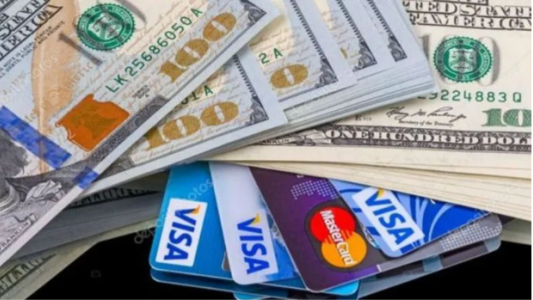 Empleados y jubilados ya pueden recuperar el 35% por las compras en dólares: ¿Cómo se hace?