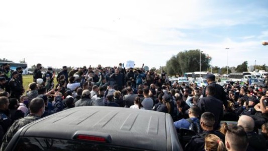 Policías bonaerenses protestan desde las 9 por el apartamiento de 400 efectivos