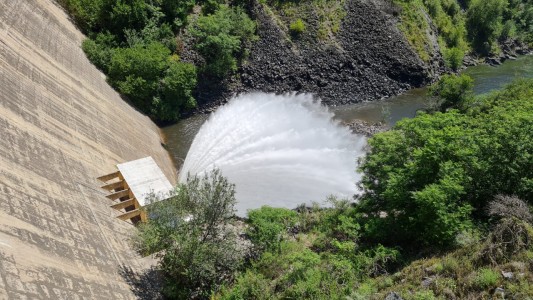 Cola de novia: tras las últimas precipitaciones abrieron las válvulas del Dique San Roque