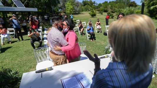 Amor en pandemia: habrá 33 casamientos al aire libre durante el fin de semana