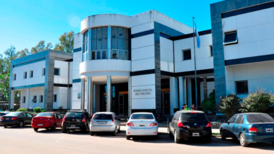 Encuentran a una niña que estaba desaparecida en Río Tercero: un detenido