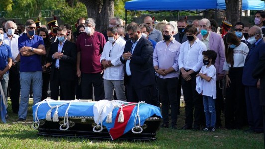 Los restos de Carlos Menem fueron sepultados en el cementerio islámico de San Justo