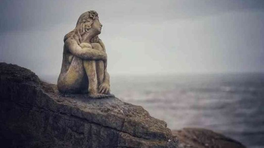 Misteriosa aparición de una estatua en Mar del Plata: buscan al artista