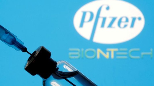 Pfizer y Moderna anunciaron que la variante sudafricana redujo la eficacia de sus vacunas