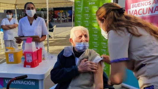 Coronavirus: vacunaron a más 200 bonaerenses mayores de 100 años