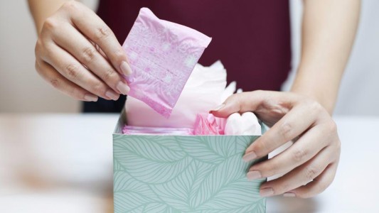 En Francia las toallas higiénicas serán gratuitas para todas las estudiantes