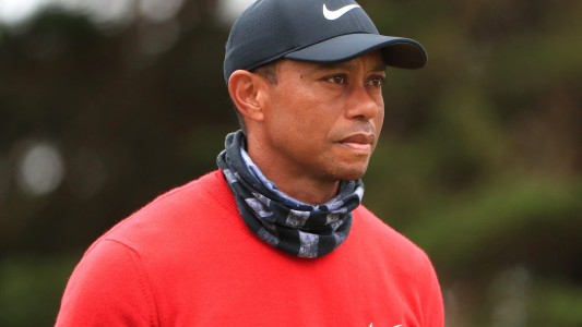 Tiger Woods sufrió un accidente automovilístico y fue hospitalizado