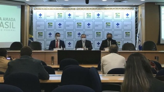 Advierten en Brasil sobre una nueva cepa del coronavirus que triplica su potencial de contagio