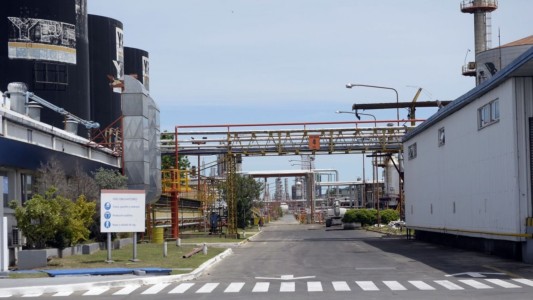 Encontraron muerto a un operario en la planta de YPF