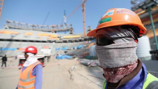 Denuncian que murieron 6.500 trabajadores en las obras del Mundial de Qatar 2022